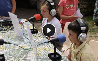 Les bénévoles répondent aux questions de Radio Doué lors de l’édition 2023 (2/2)