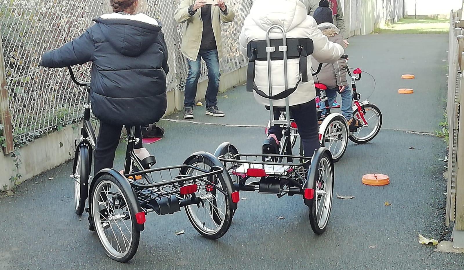 La Rose de l'Espérance a permis l'achat de tricycle pour les enfants en difficulté